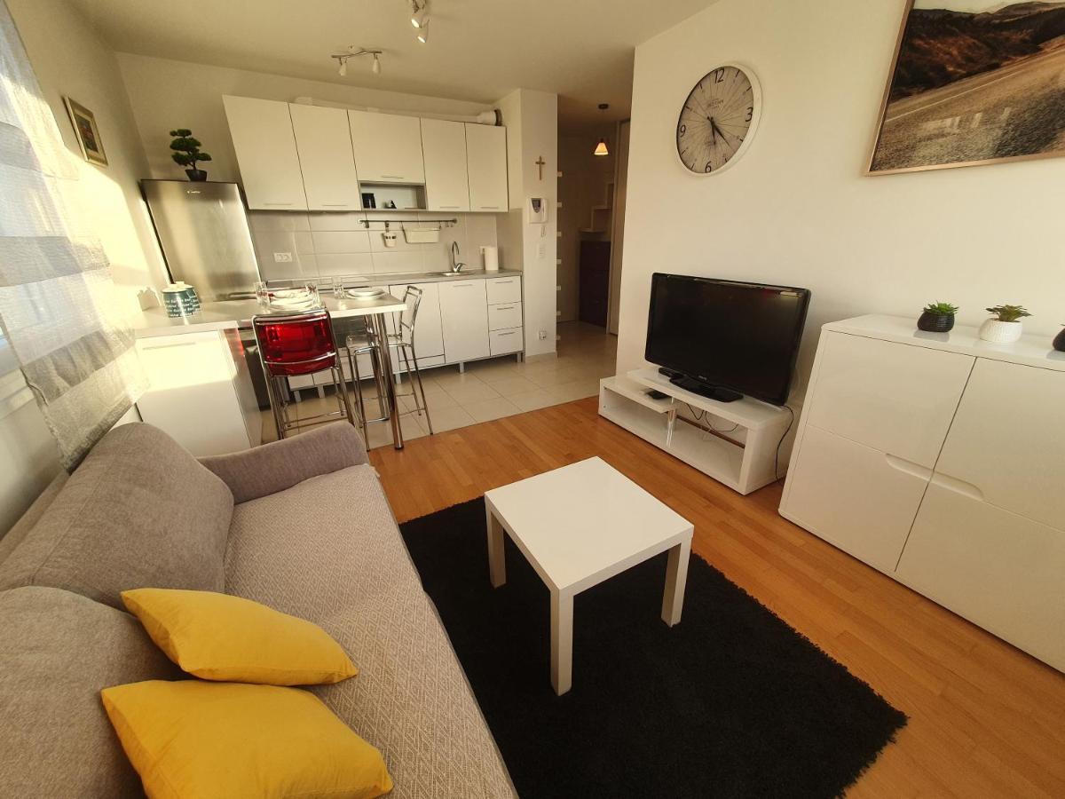 Beata East Side Apartment Split Exterior photo