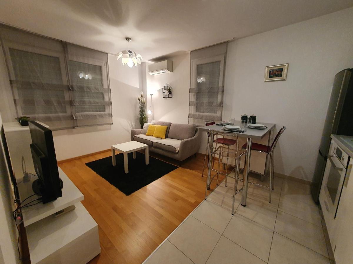 Beata East Side Apartment Split Exterior photo